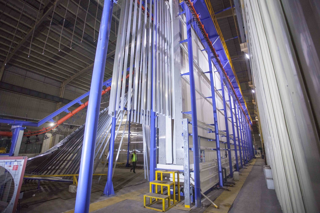 Full-automatic Spraing Gun Adjustable Chain Speed Vertical Powder Coating Line With Standard Surface Area 400m2/T